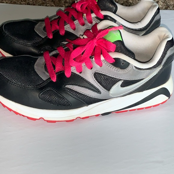 Nike Black and Pink Shoes - Picture 7 of 10